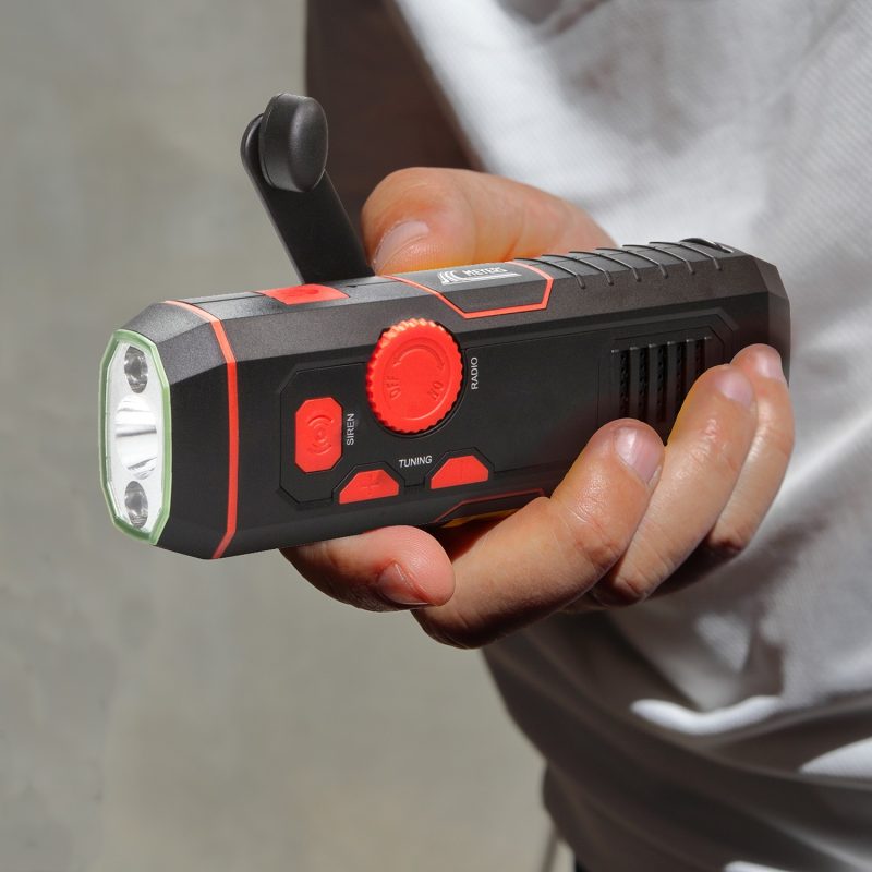 Crank Flashlight/Radio - 2